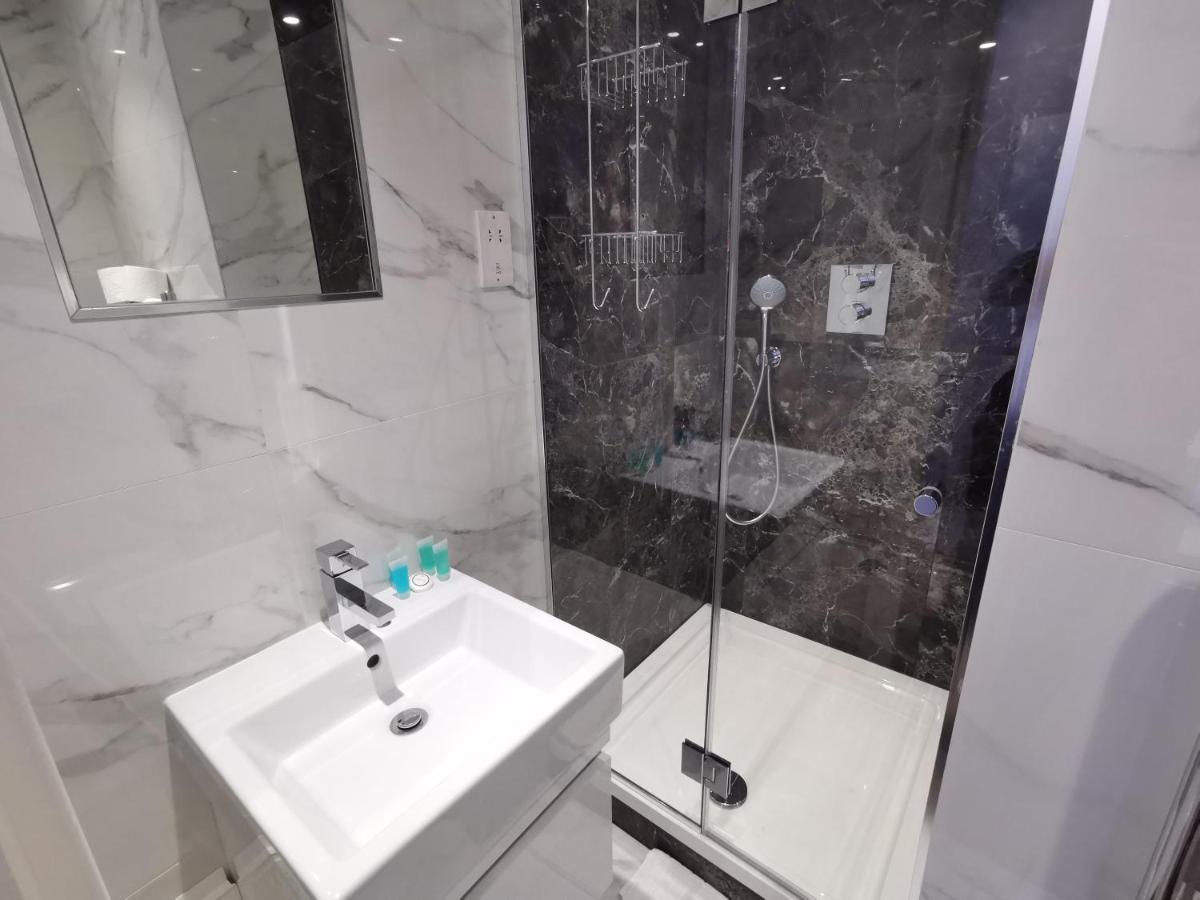 City Prime Apartments London Ngoại thất bức ảnh A shower cubicle
