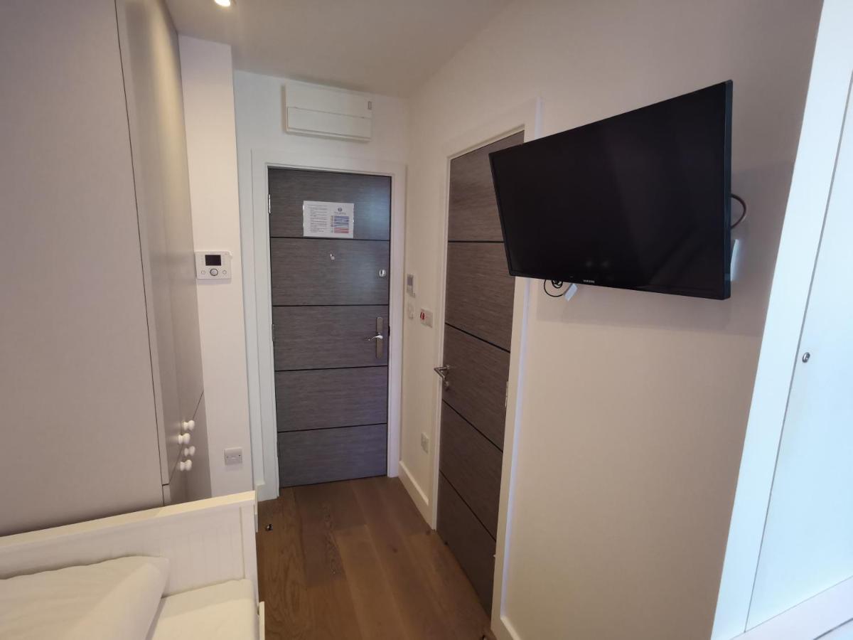 City Prime Apartments London Ngoại thất bức ảnh A typical studio apartment in the UK