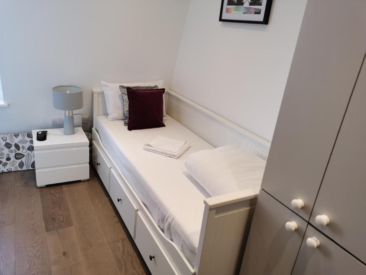 City Prime Apartments London Ngoại thất bức ảnh A single bed