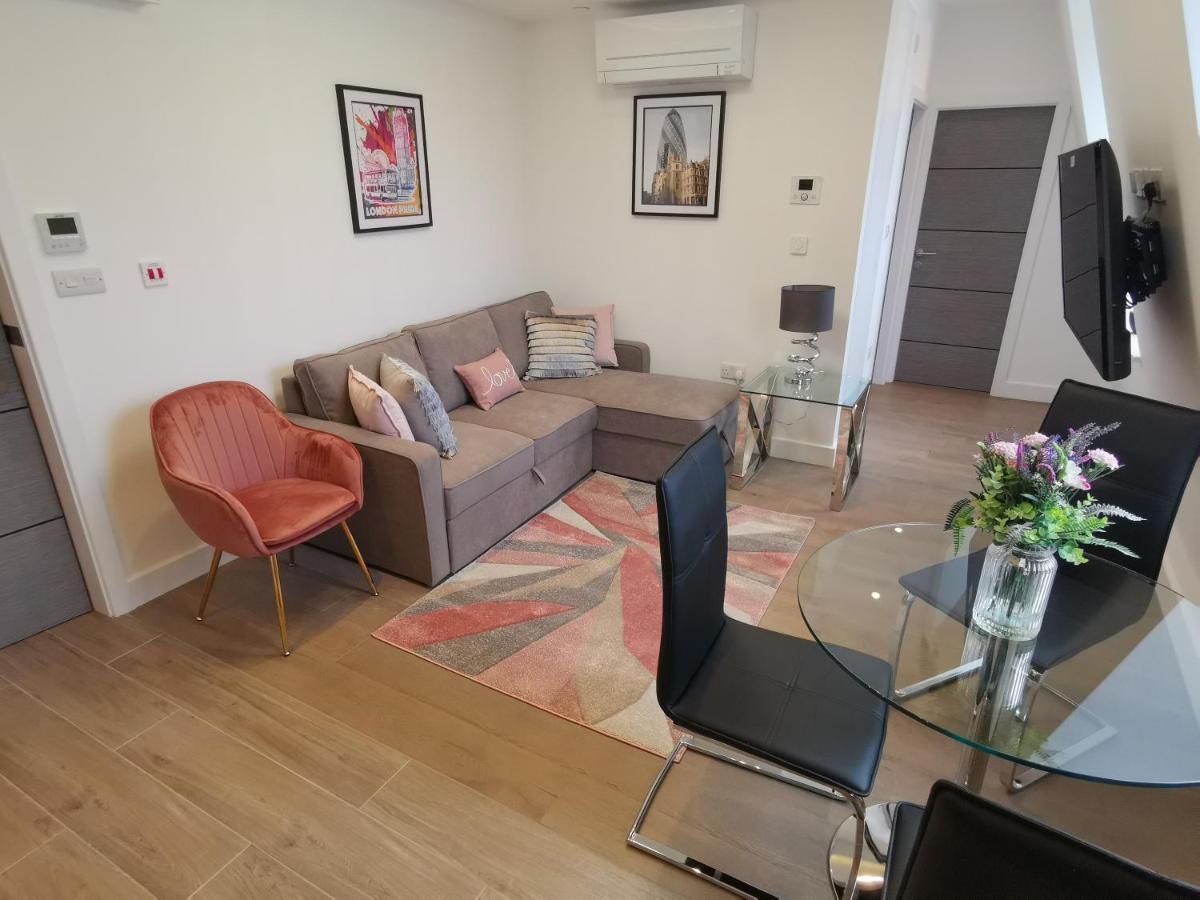 City Prime Apartments London Ngoại thất bức ảnh A living room in a serviced apartment in London