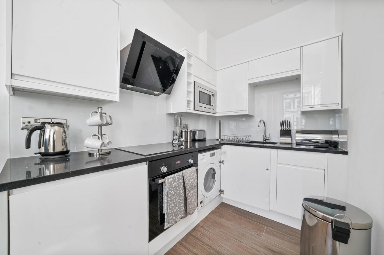 City Prime Apartments London Ngoại thất bức ảnh A typical kitchen in a student flat