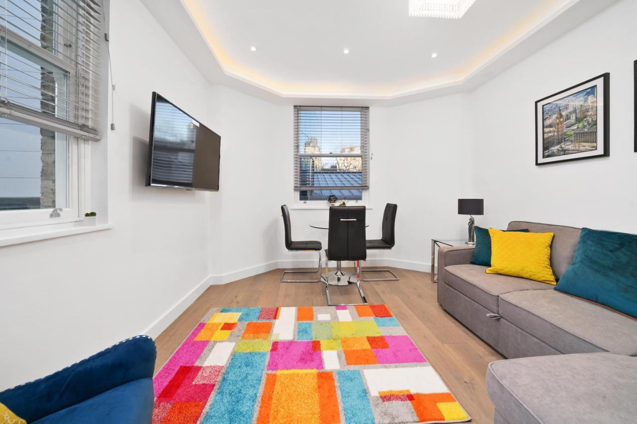 City Prime Apartments London Ngoại thất bức ảnh A living room in a serviced apartment in London