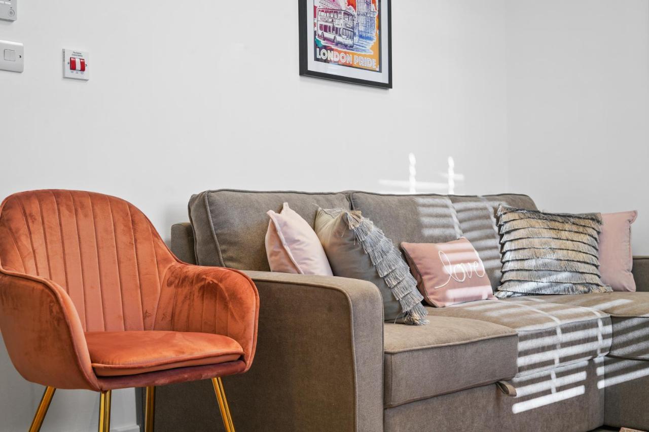 City Prime Apartments London Ngoại thất bức ảnh A sofa