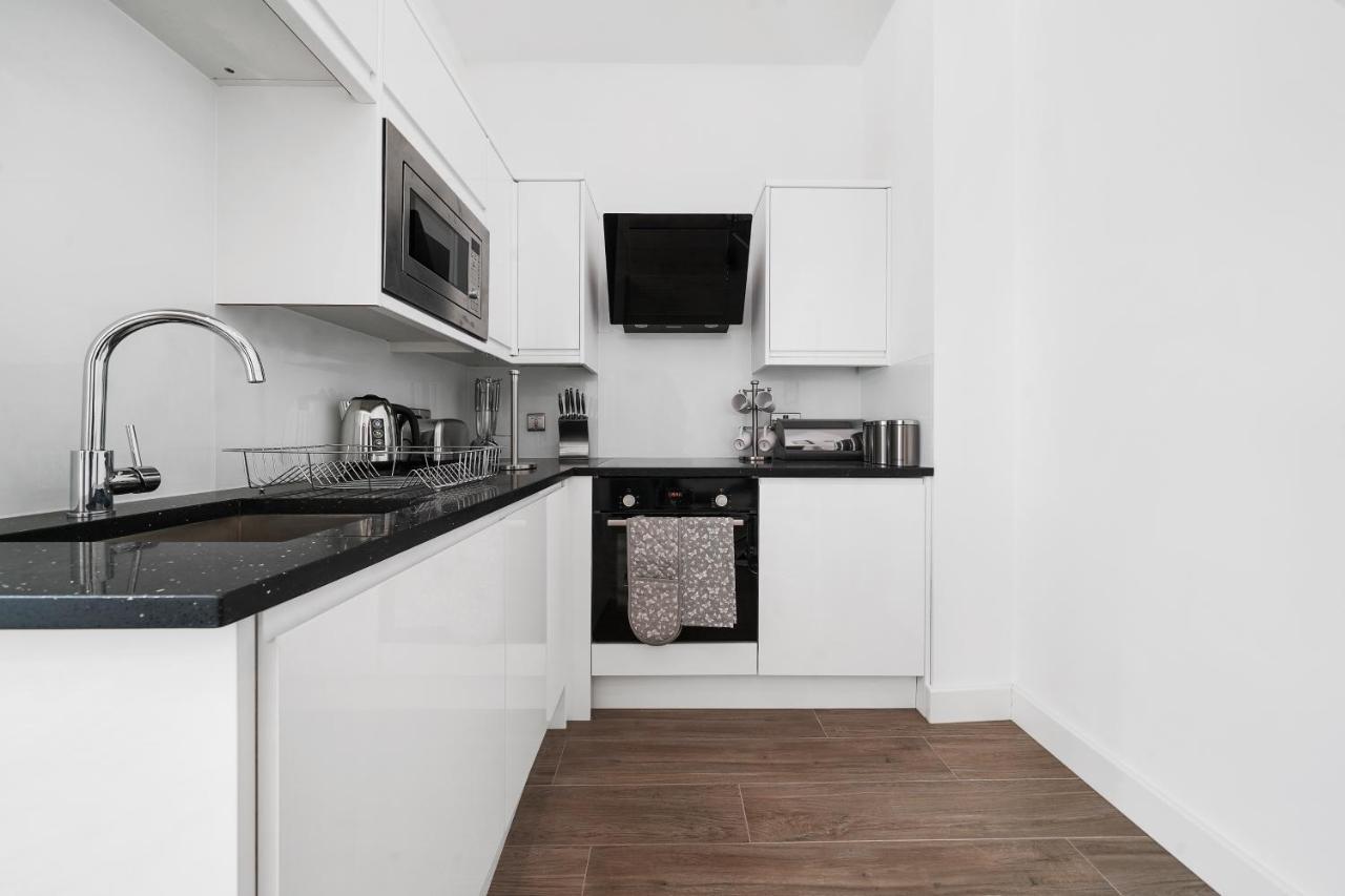 City Prime Apartments London Ngoại thất bức ảnh A typical kitchen in a student apartment