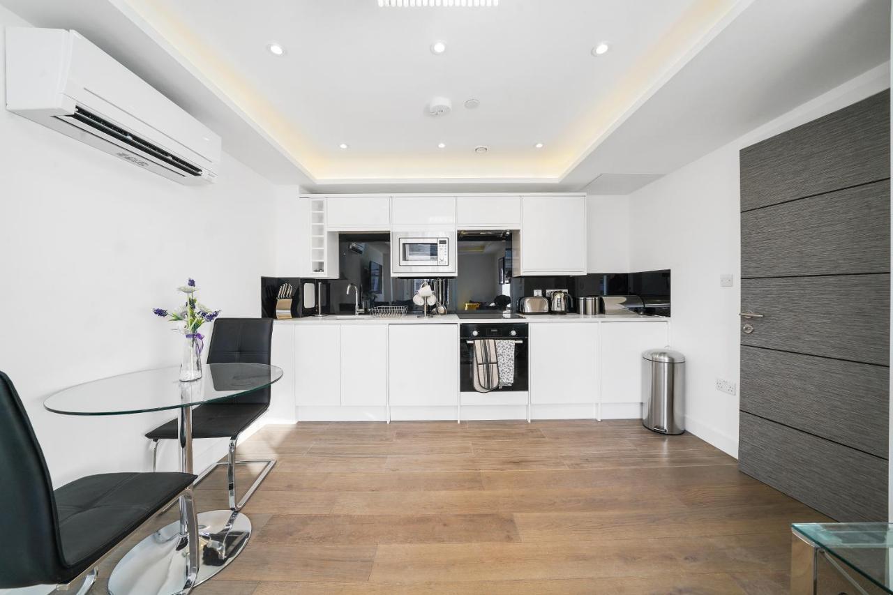 City Prime Apartments London Ngoại thất bức ảnh A kitchen in a serviced apartment in London