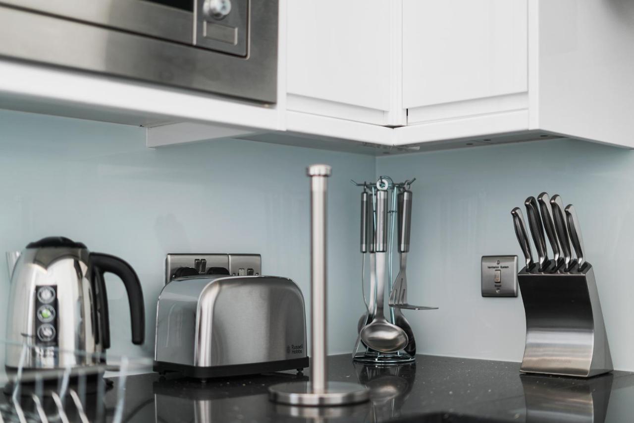 City Prime Apartments London Ngoại thất bức ảnh A vertical paper towel holder